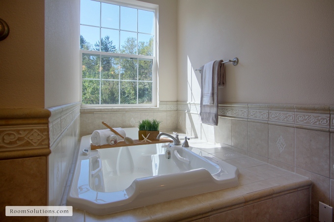 http://www.roomsolutions.com/portland-home-staging-photos.html